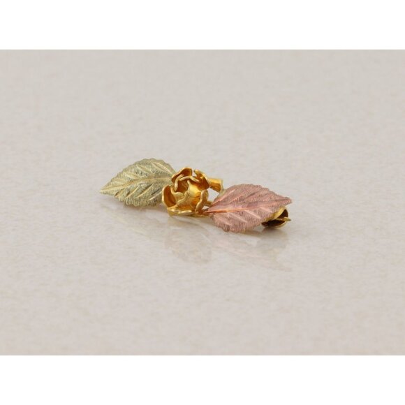 Pin 10k Black Hills Gold Flower and Leaf Design Pin Brooch 1/4" x 1 1/8" - Picture 5 of 10